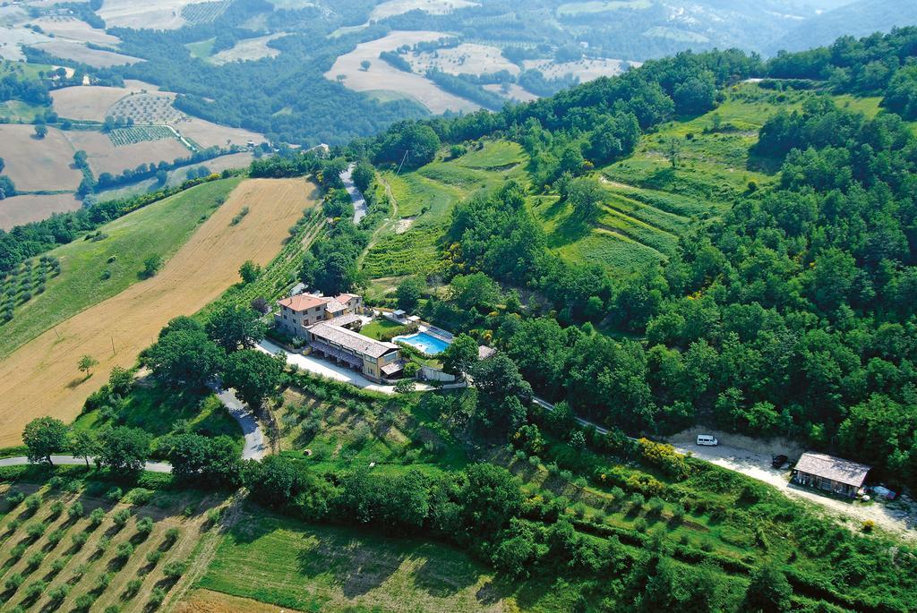 Hôtel Le Torracce Agriturismo Olistico à Valfabbrica Extérieur photo