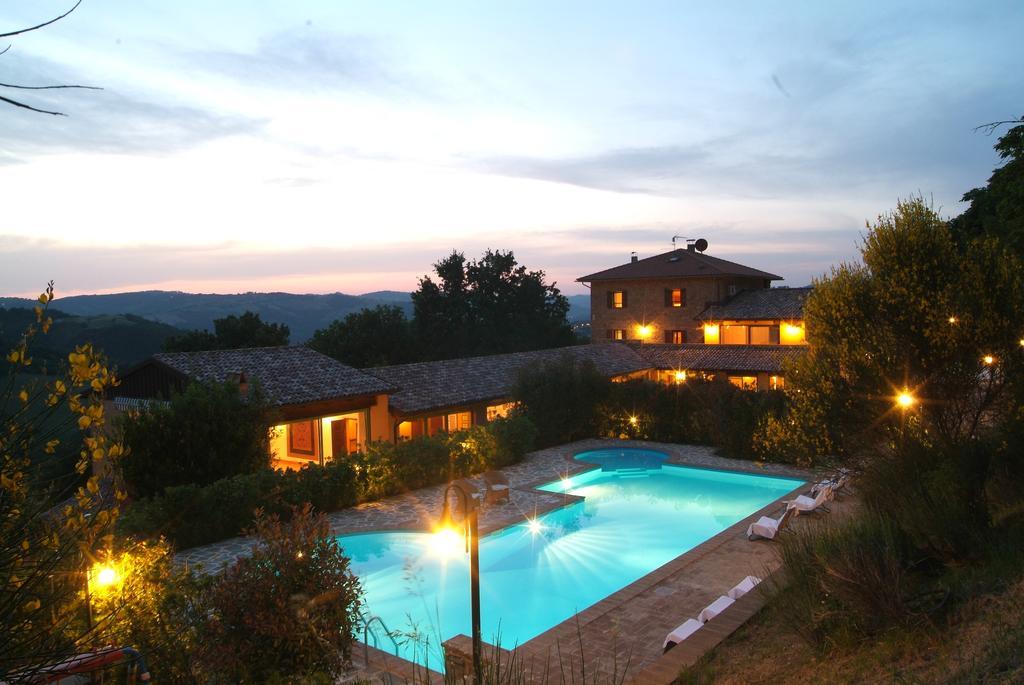 Hôtel Le Torracce Agriturismo Olistico à Valfabbrica Extérieur photo