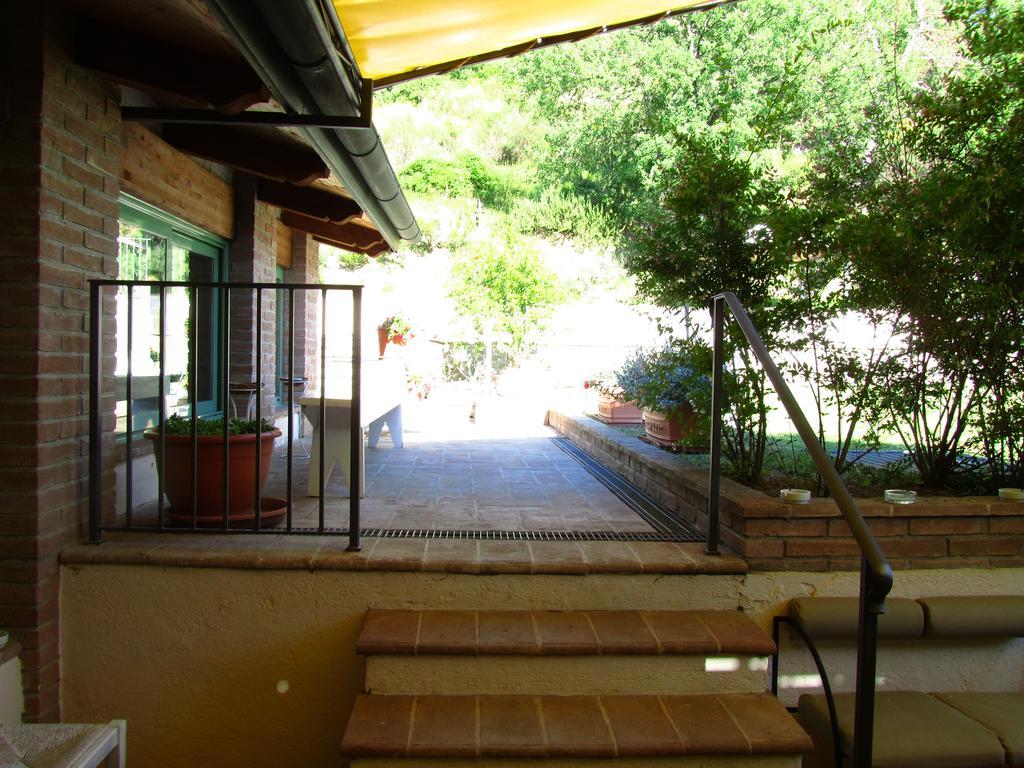 Hôtel Le Torracce Agriturismo Olistico à Valfabbrica Extérieur photo