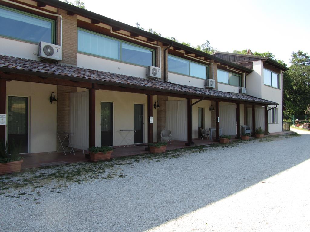 Hôtel Le Torracce Agriturismo Olistico à Valfabbrica Extérieur photo