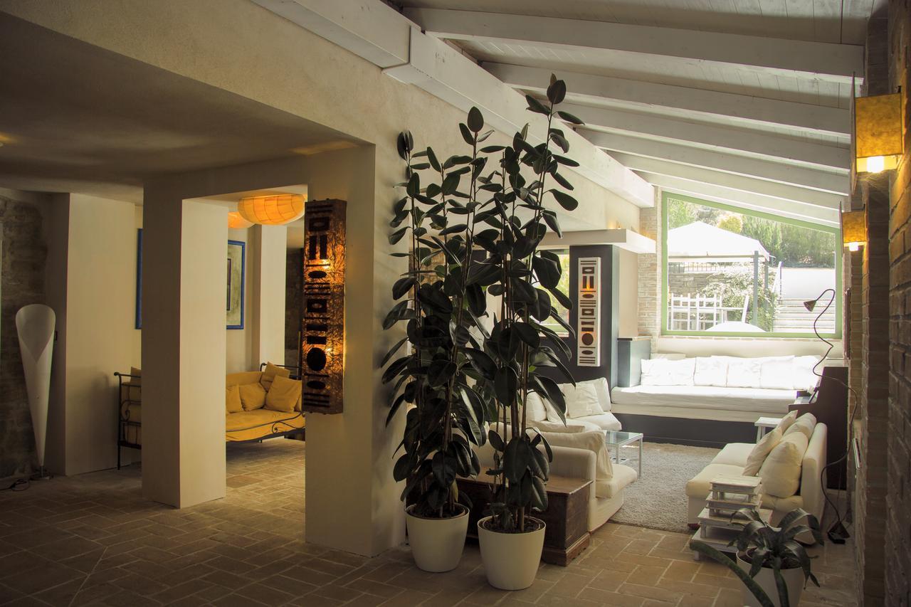 Hôtel Le Torracce Agriturismo Olistico à Valfabbrica Extérieur photo